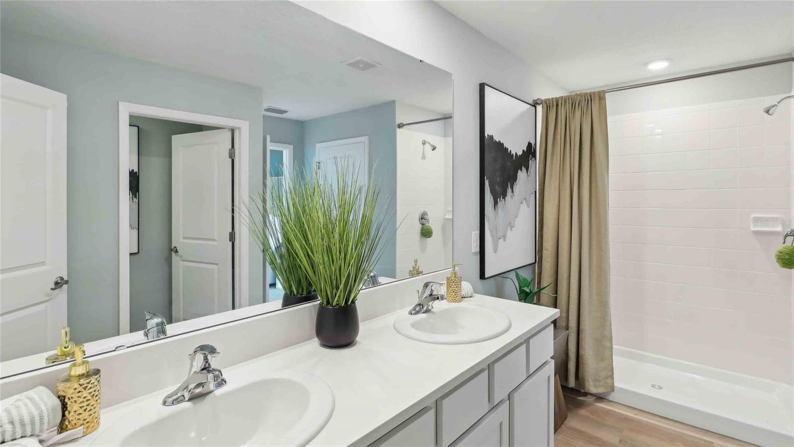 AVALON WOODS - Residential