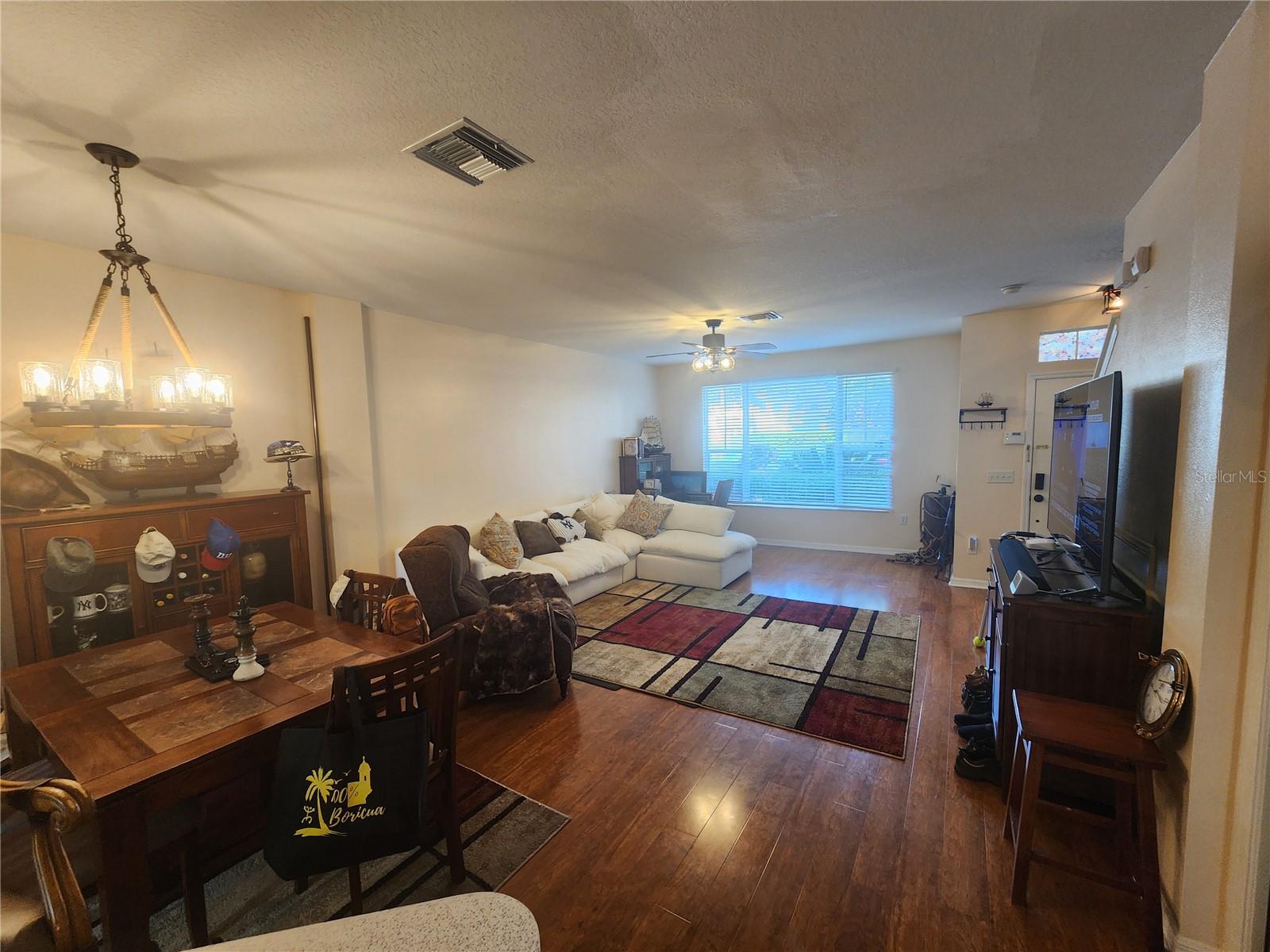 OAK VALLEY TWNHMS - Residential