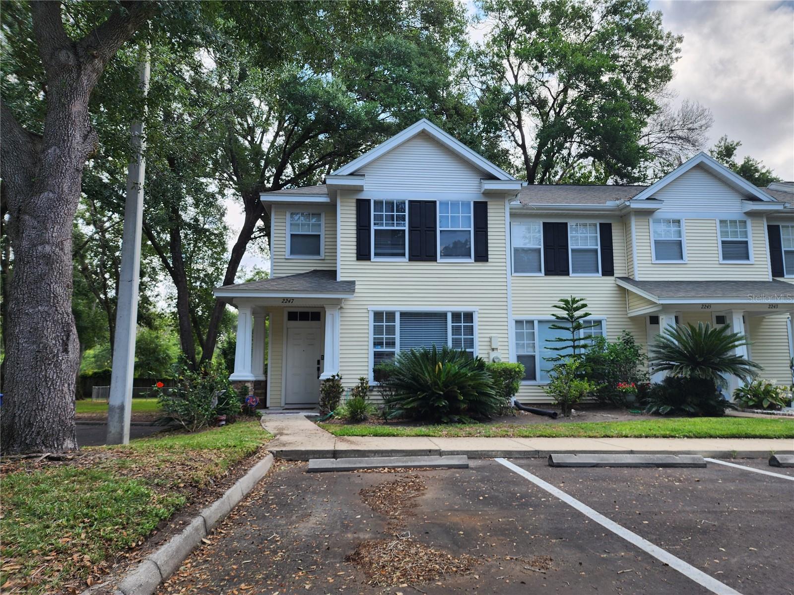 OAK VALLEY TWNHMS - Residential