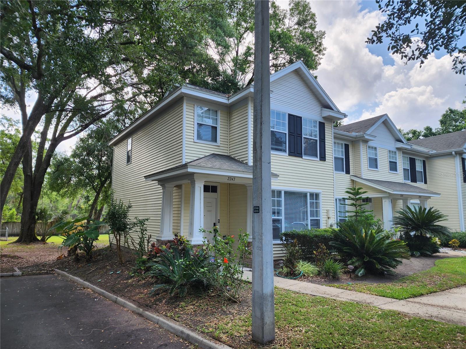 OAK VALLEY TWNHMS - Residential