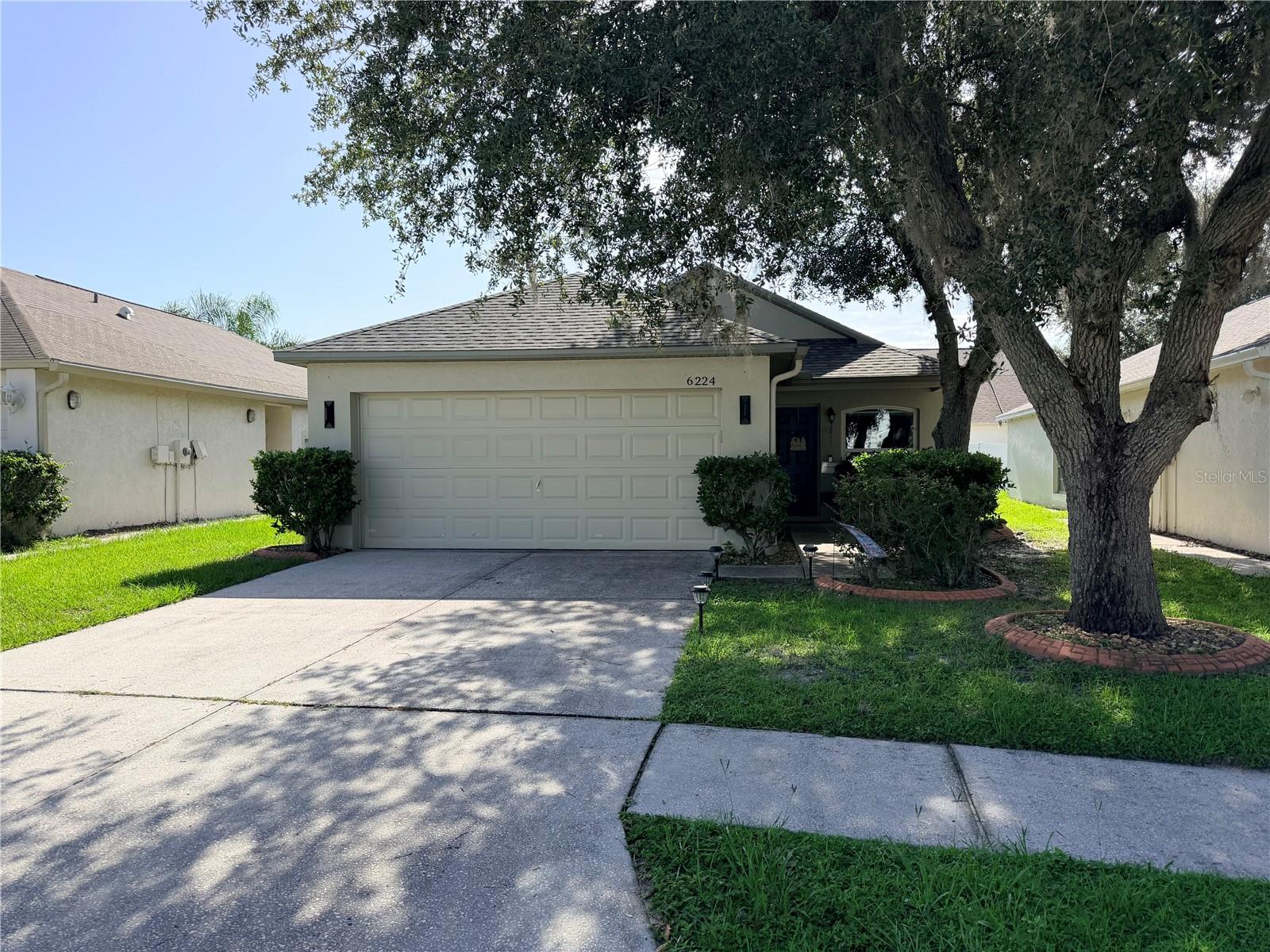 Short Sale. Short Sale Opportunity! Don’t miss this excellent opportunity to own a home in the highly desirable Wesley Chapel area. This 3-bedroom, 2-bathroom home features a roof replaced approximately in 2019 and a low HOA of less than $100 quarterly
Conveniently located near The Shops at Wiregrass, Tampa Premium Outlets, restaurants, top-rated schools, medical facilities, parks, and with easy access to I-75, this home offers outstanding value in one of the fastest-growing communities in the Tampa Bay area.
The property is being sold AS IS. Please submit all offers using the Florida FAR/BAR AS IS Residential Contract for Sale and Purchase. Short sale is subject to lender approval.