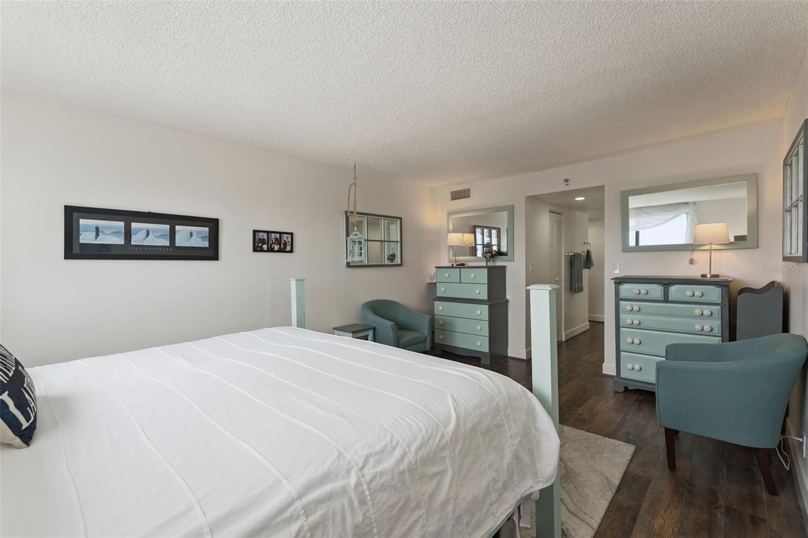 PARK LAKE TOWERS - Residential