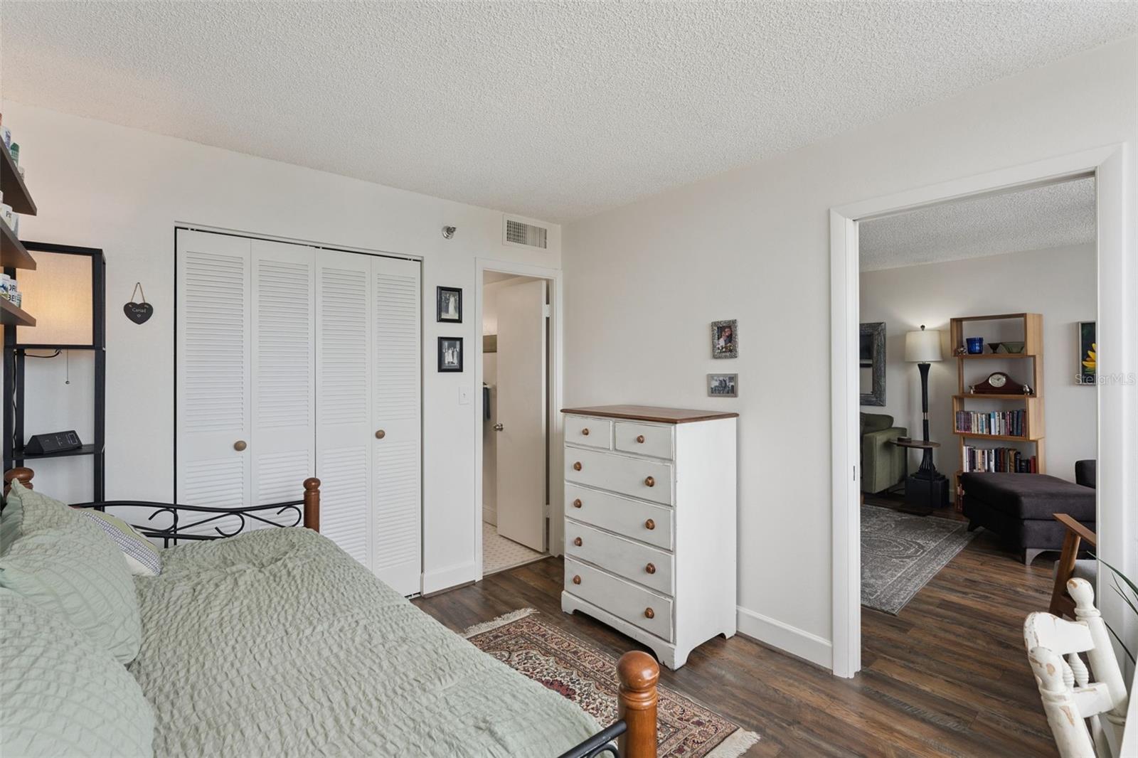 PARK LAKE TOWERS - Residential