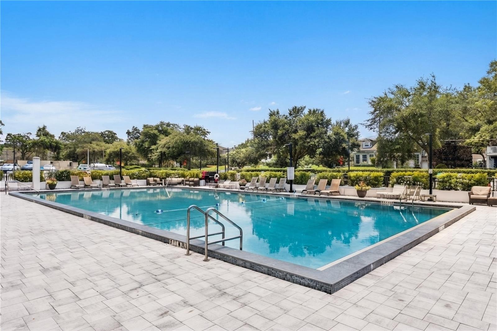 PARK LAKE TOWERS - Residential
