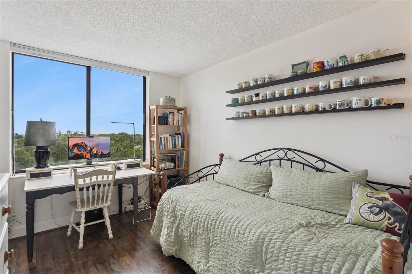 PARK LAKE TOWERS - Residential