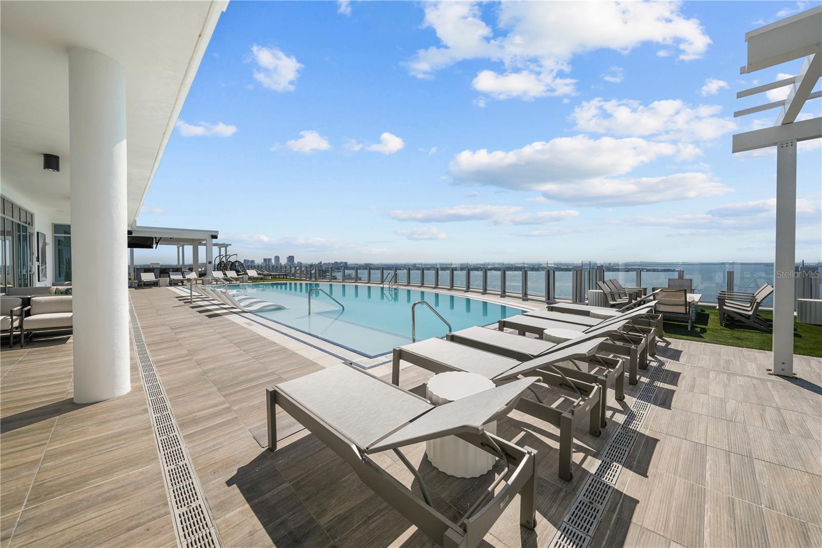 ALTURA BAYSHORE - Residential