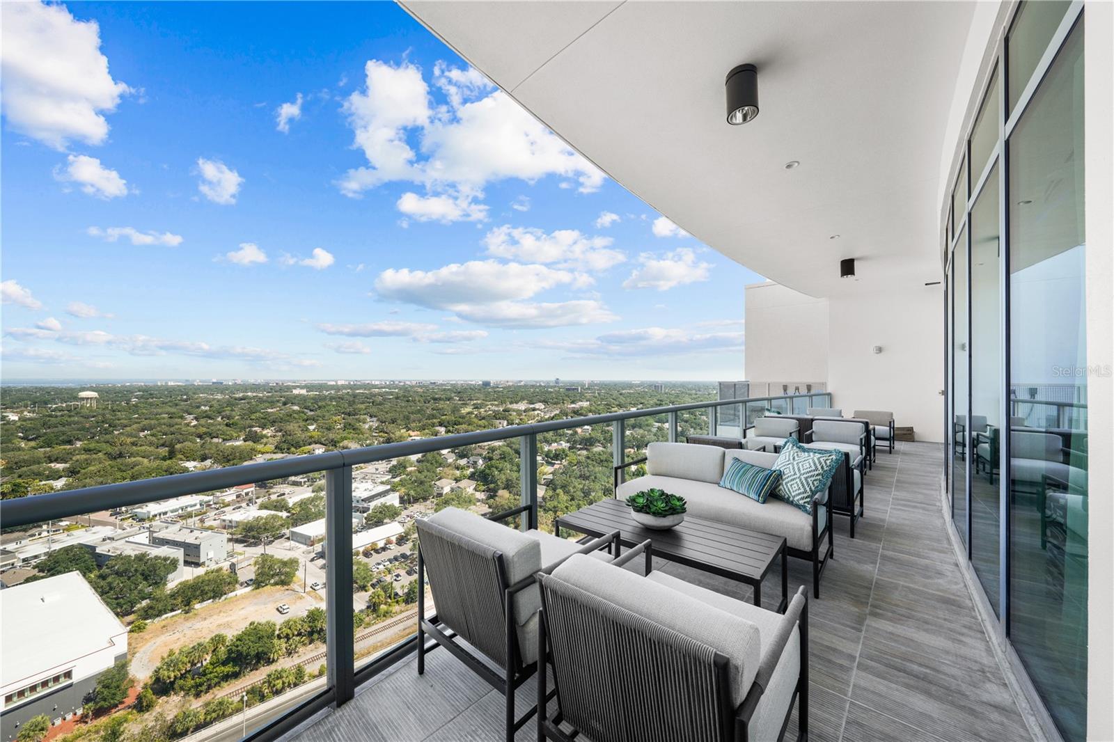 ALTURA BAYSHORE - Residential