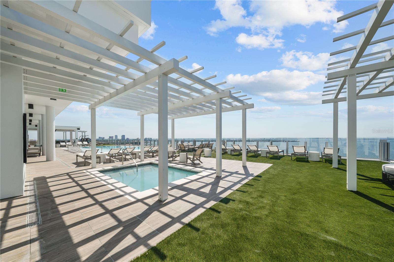 ALTURA BAYSHORE - Residential