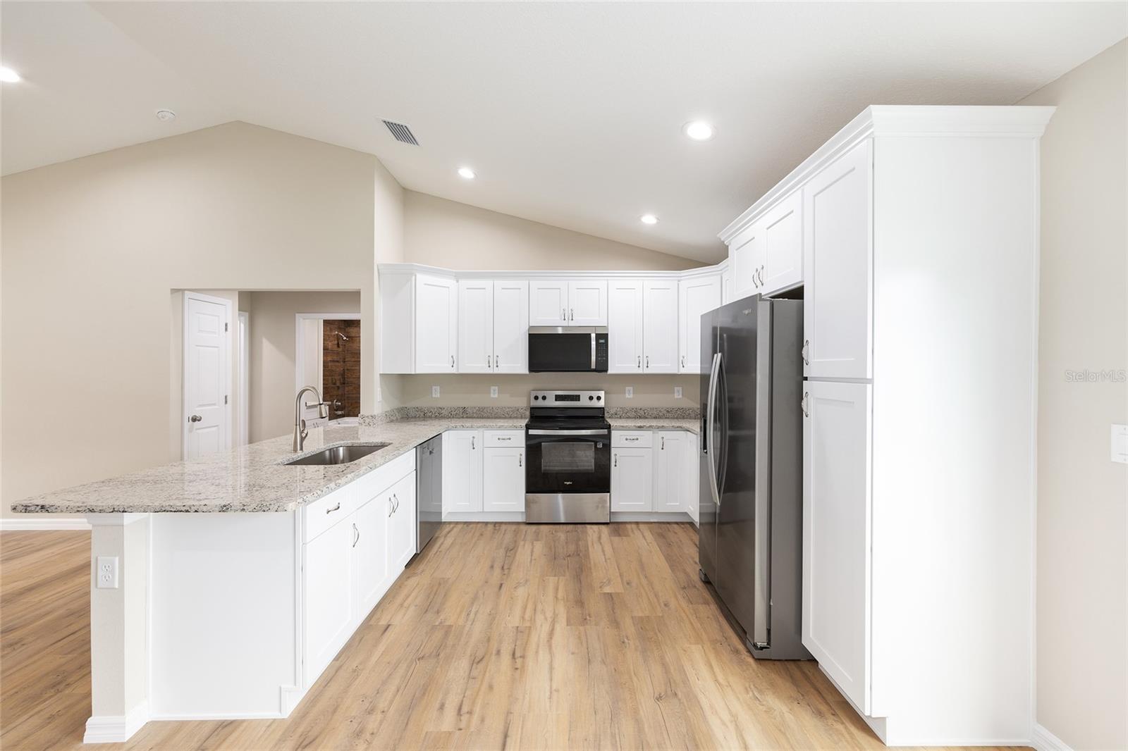 RAINBOW LAKES ESTATE - Residential