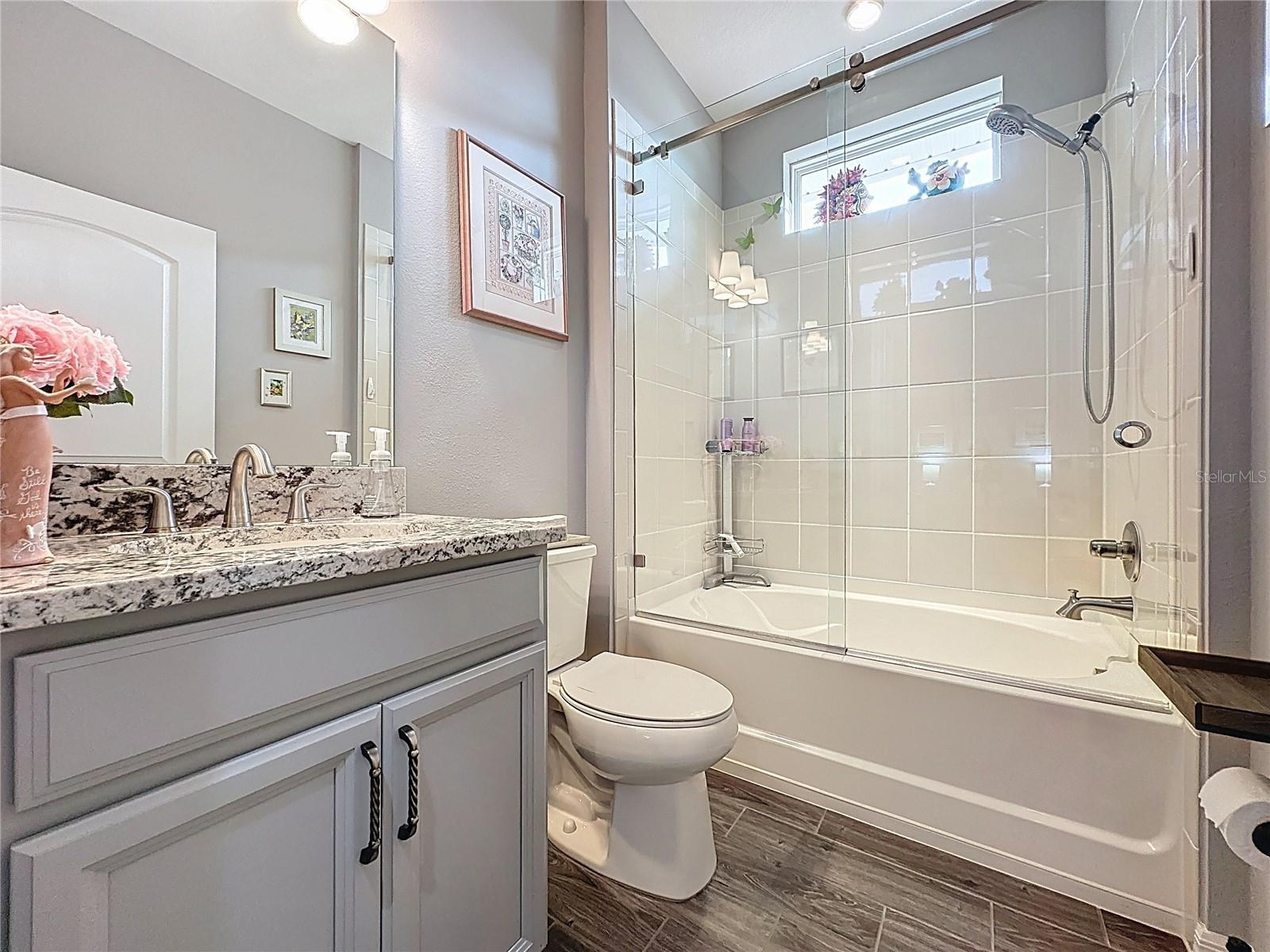 CASCADES OF GROVELAND (TRILOGY) - Residential