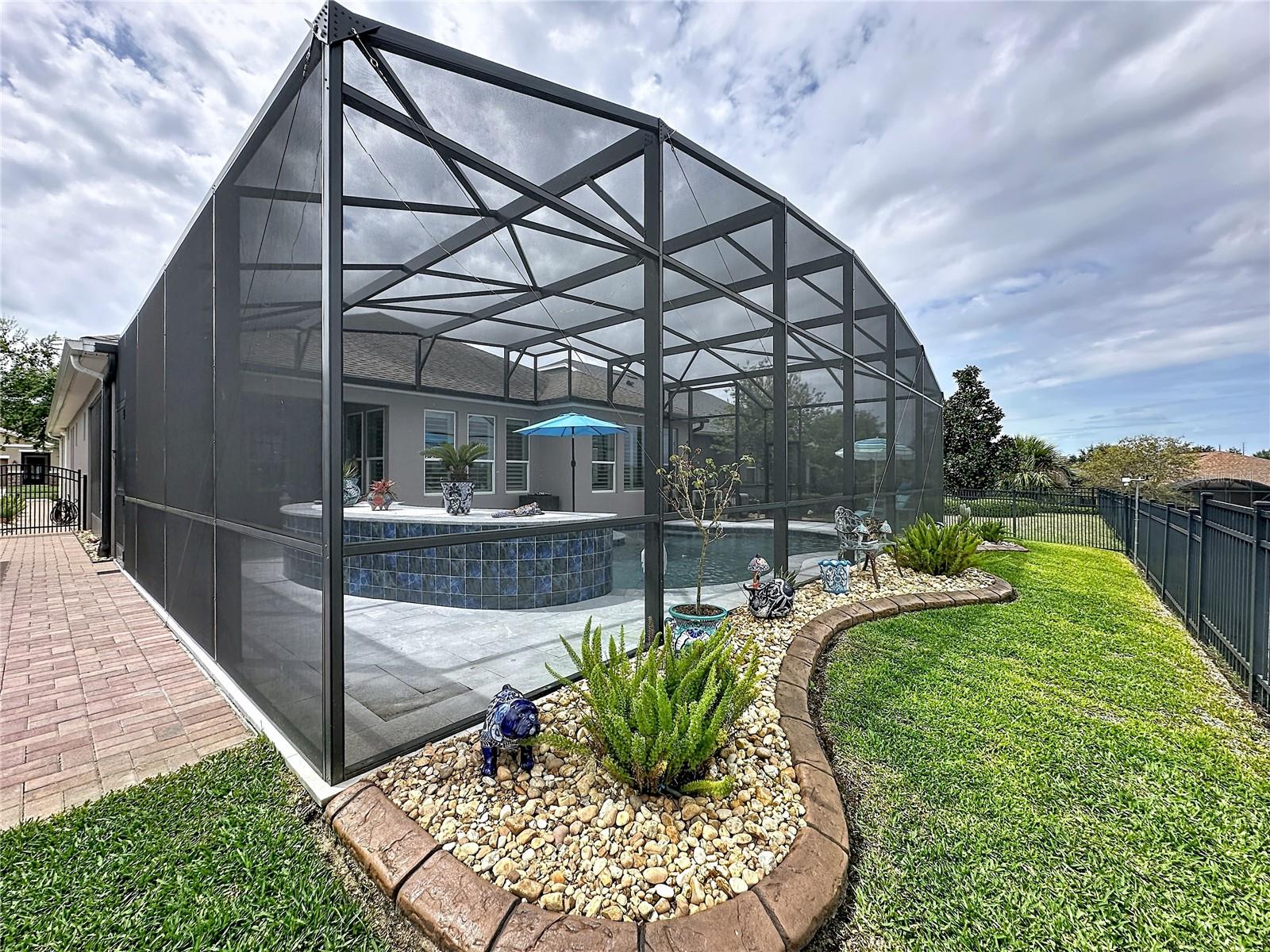 CASCADES OF GROVELAND (TRILOGY) - Residential