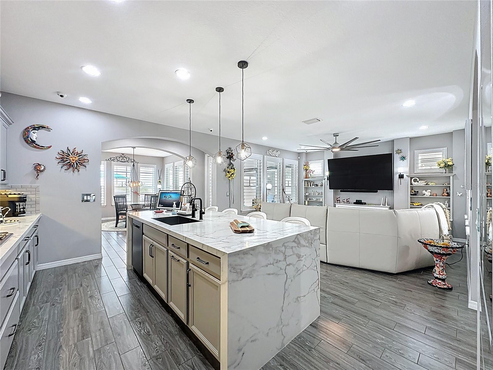 CASCADES OF GROVELAND (TRILOGY) - Residential