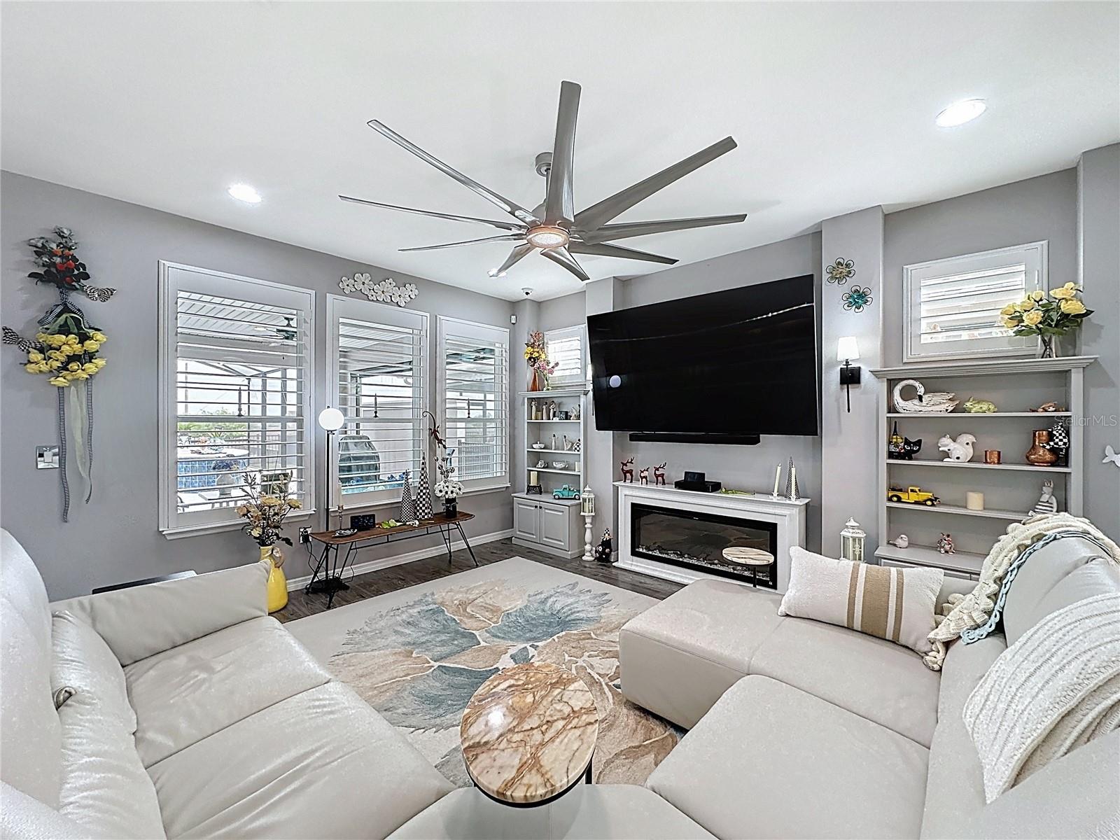 CASCADES OF GROVELAND (TRILOGY) - Residential