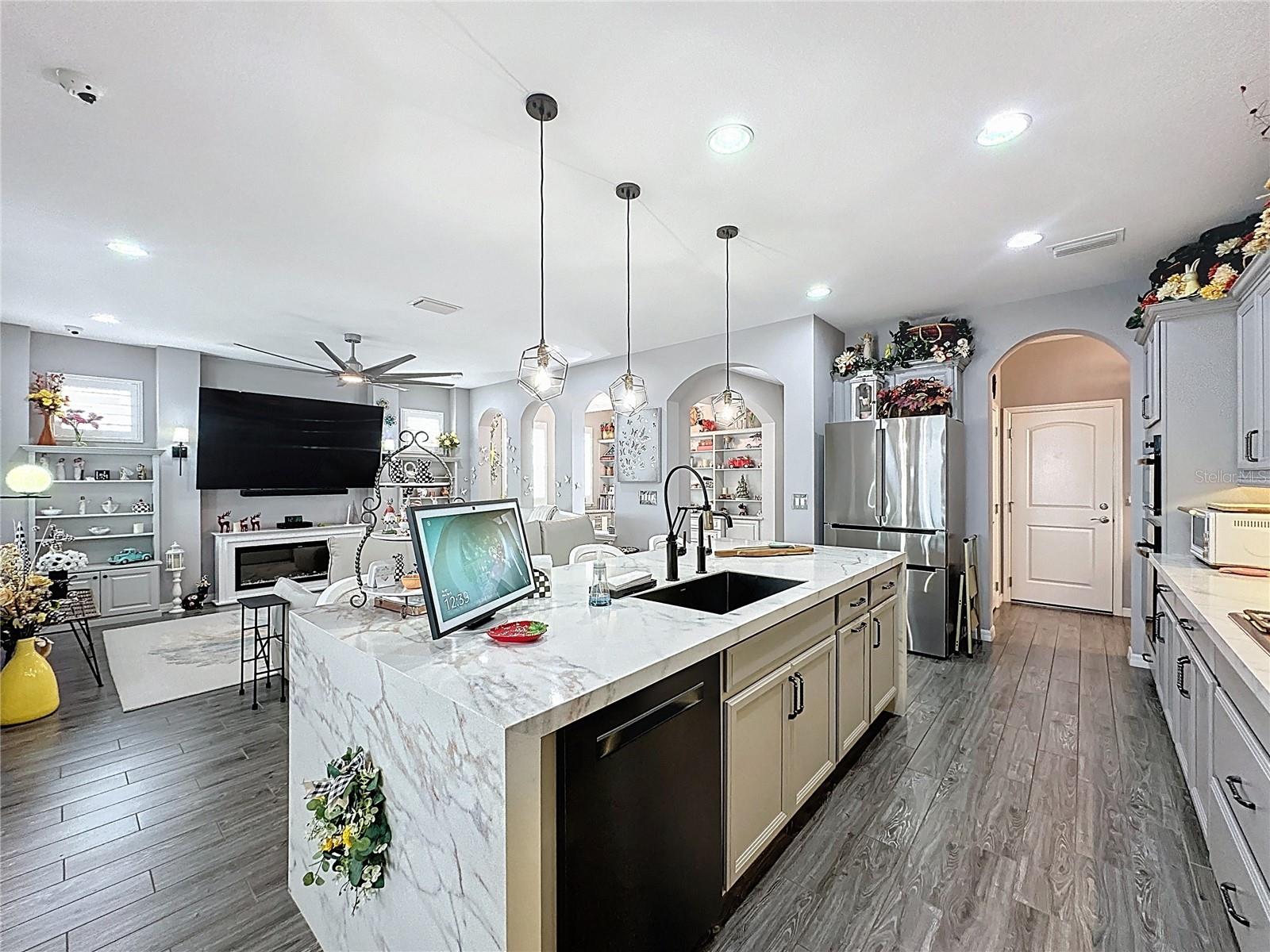 CASCADES OF GROVELAND (TRILOGY) - Residential