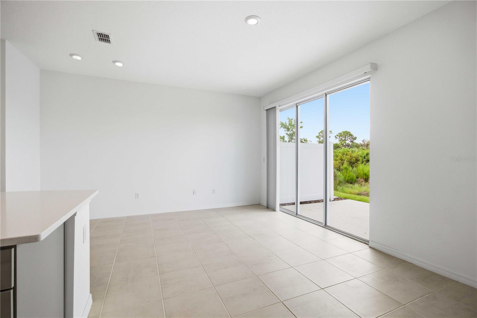 ARTISAN LAKES EDGESTONE NORTH PH I & II - Residential Lease