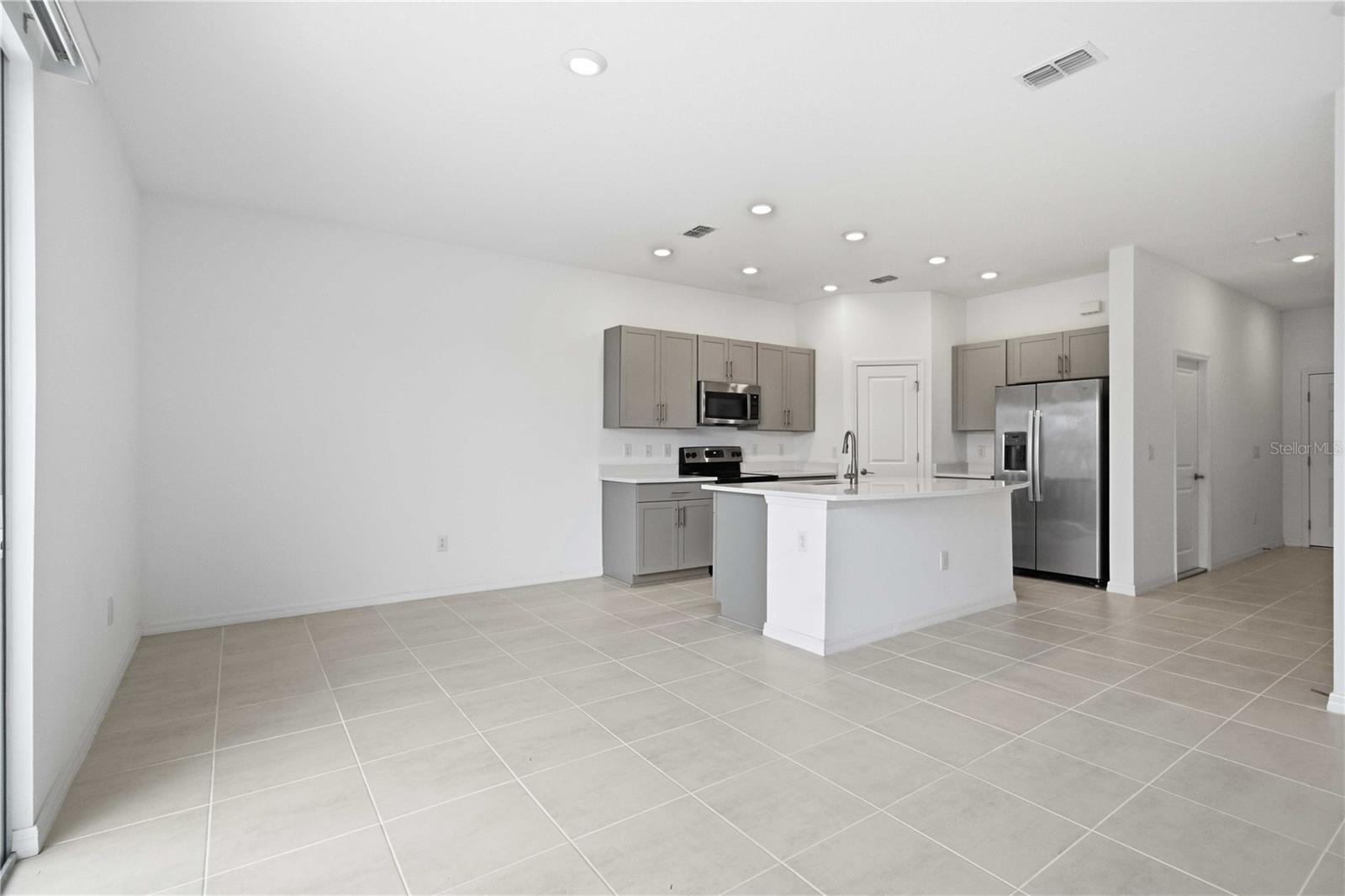ARTISAN LAKES EDGESTONE NORTH PH I & II - Residential Lease