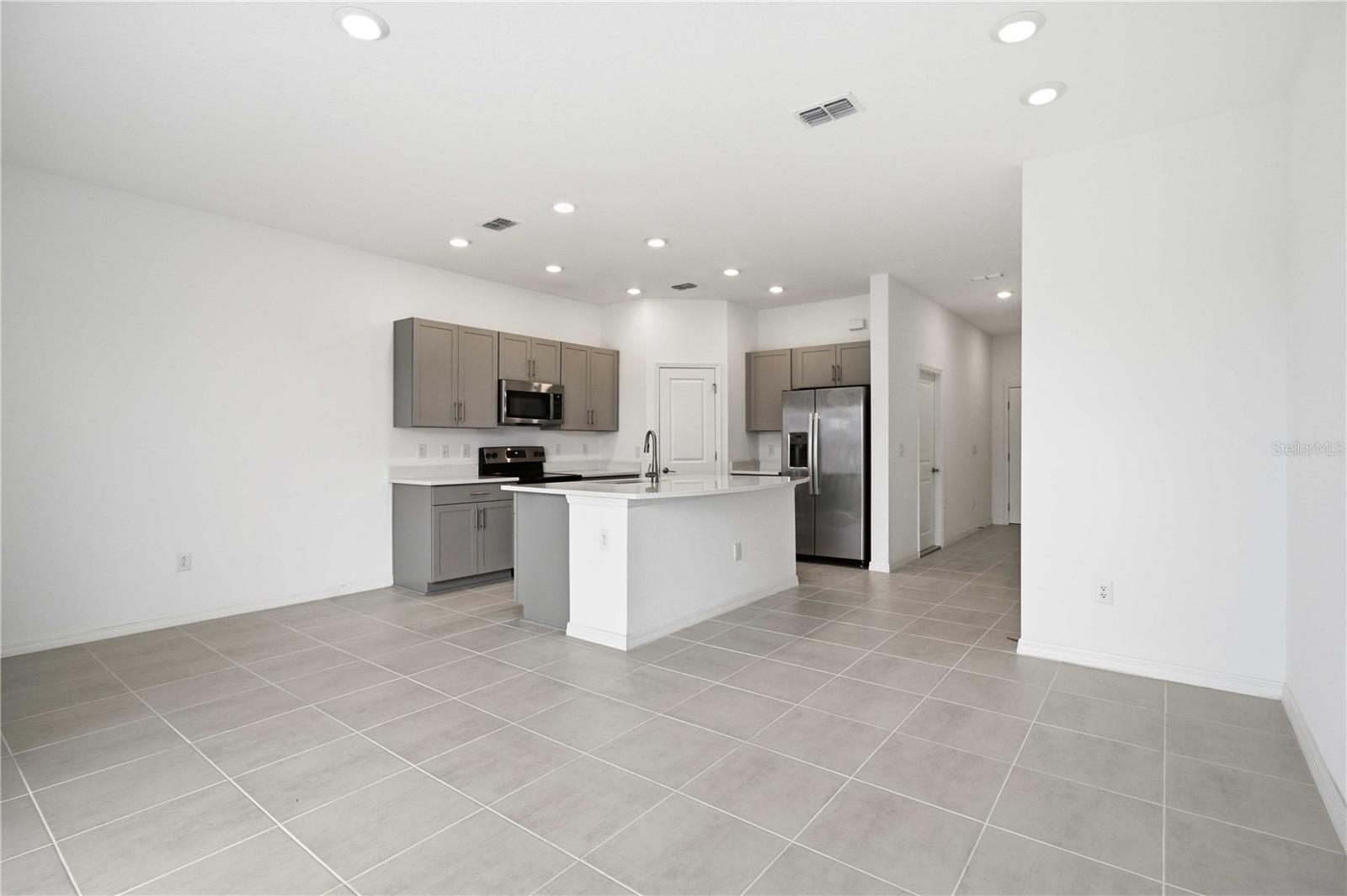 ARTISAN LAKES EDGESTONE NORTH PH I & II - Residential Lease