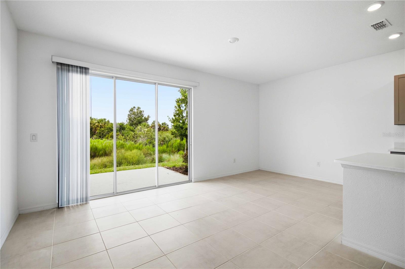 ARTISAN LAKES EDGESTONE NORTH PH I & II - Residential Lease