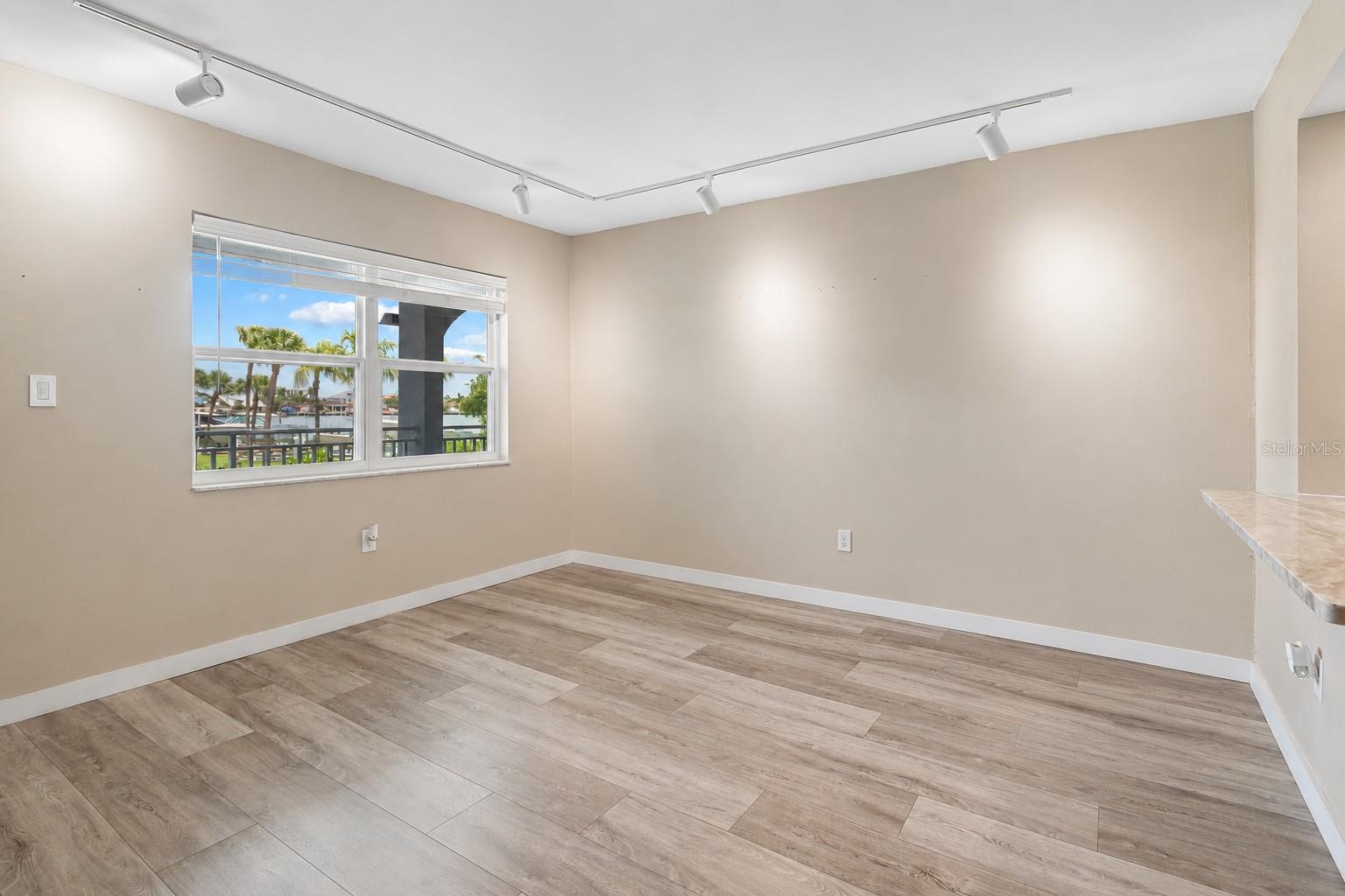 WESTWIND CONDO APTS - Residential