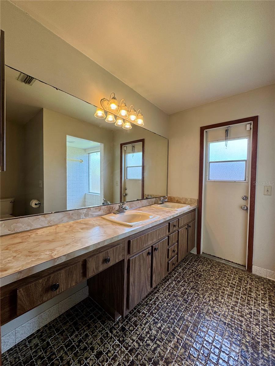 DEERWOOD - Residential Lease