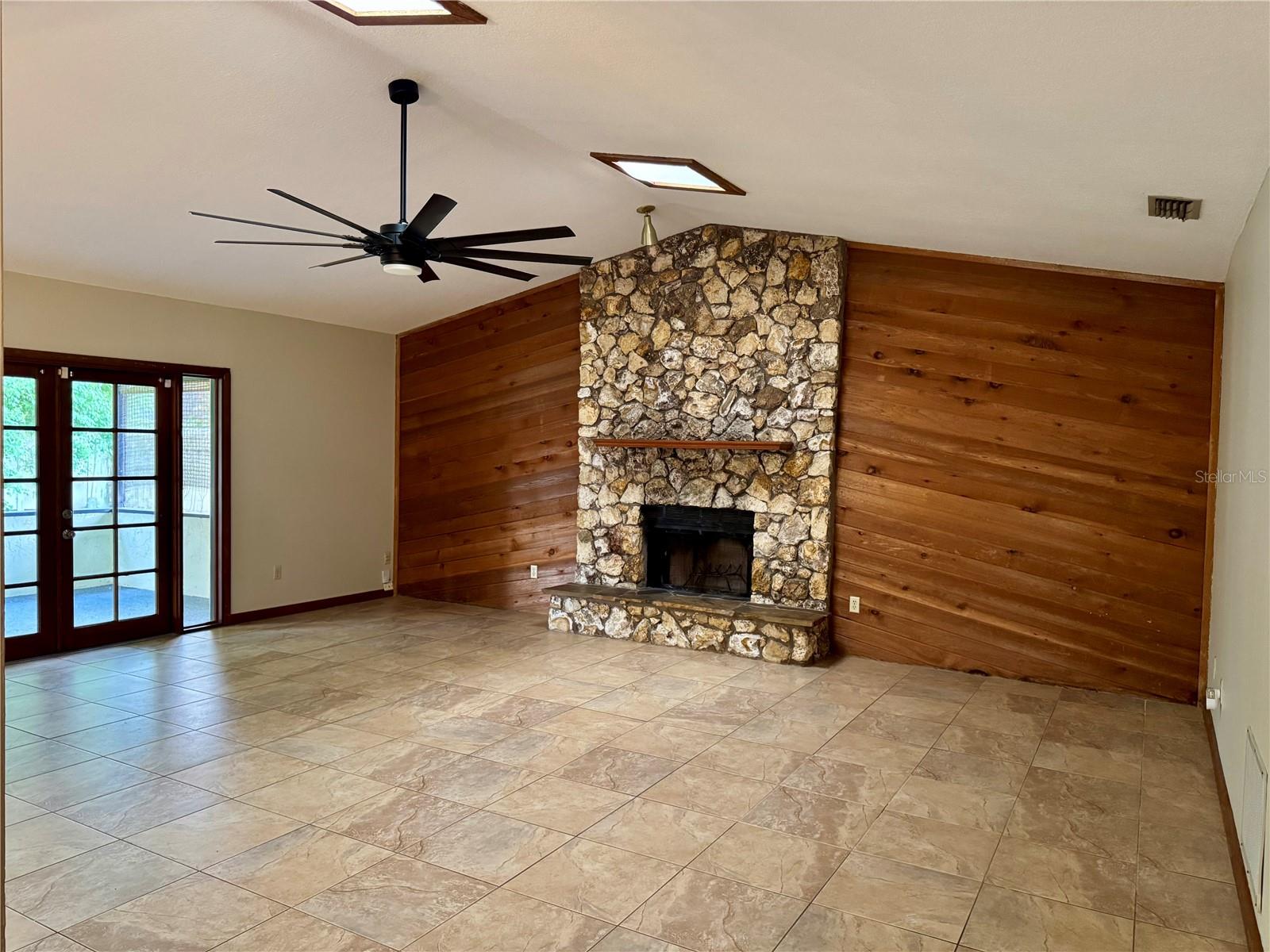 DEERWOOD - Residential Lease