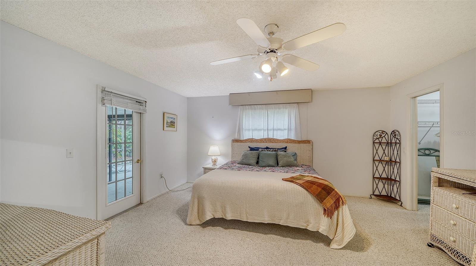 LAUREL HOLLOW - Residential