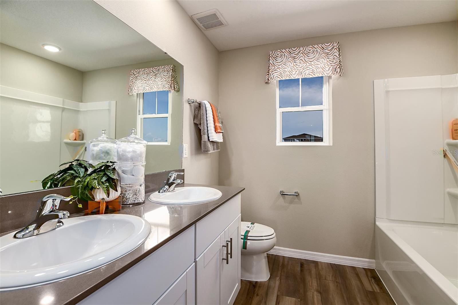 PASADENA LANDING - Residential