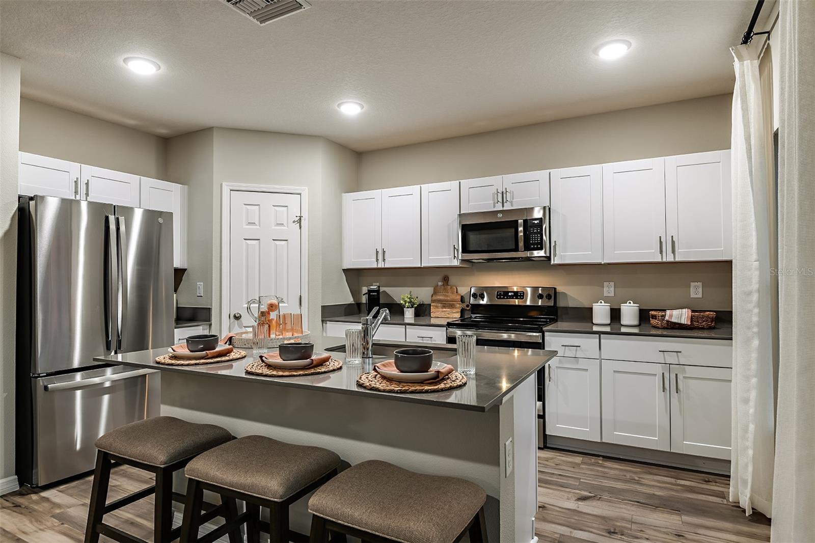PASADENA LANDING - Residential