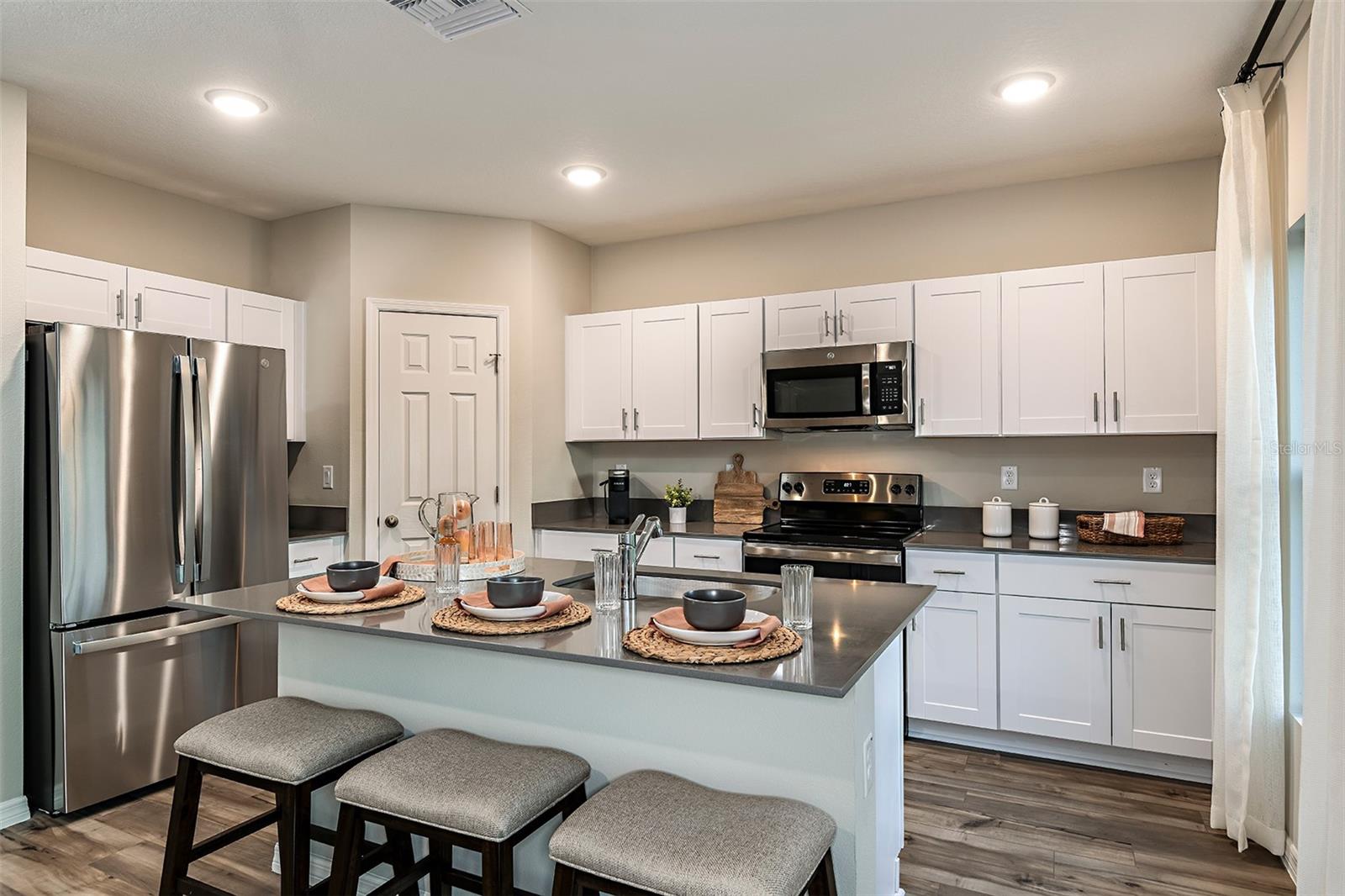 PASADENA LANDING - Residential