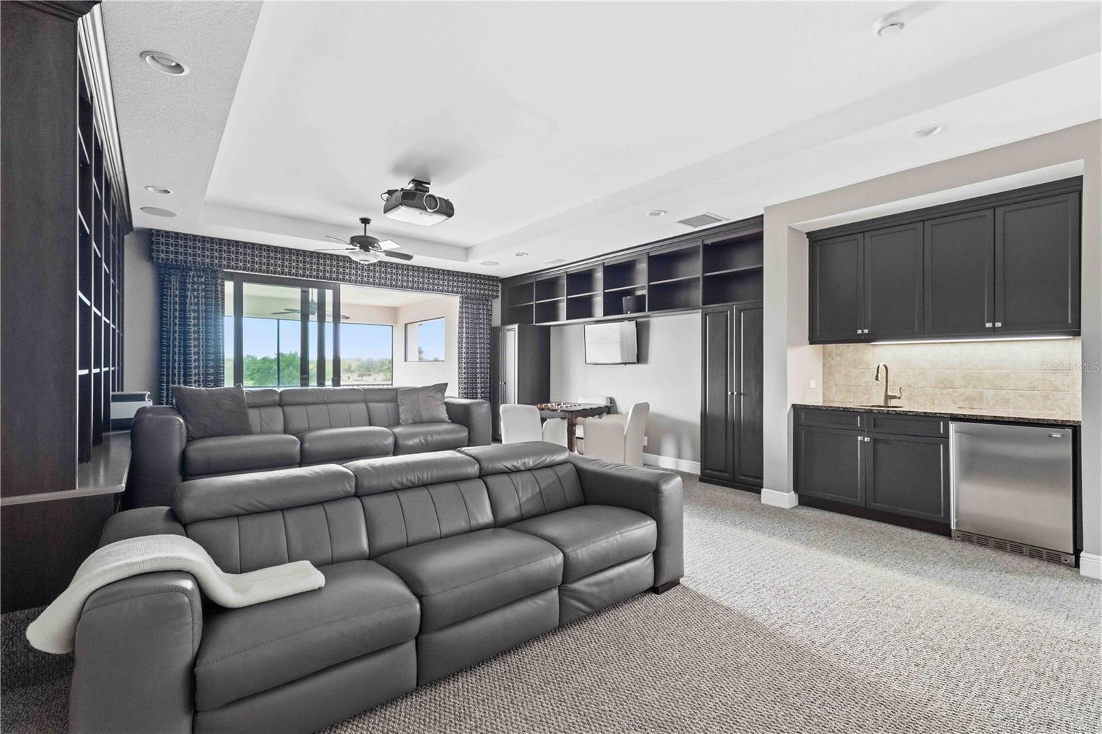 COUNTRY CLUB EAST AT LAKEWD RNCH TT - Residential