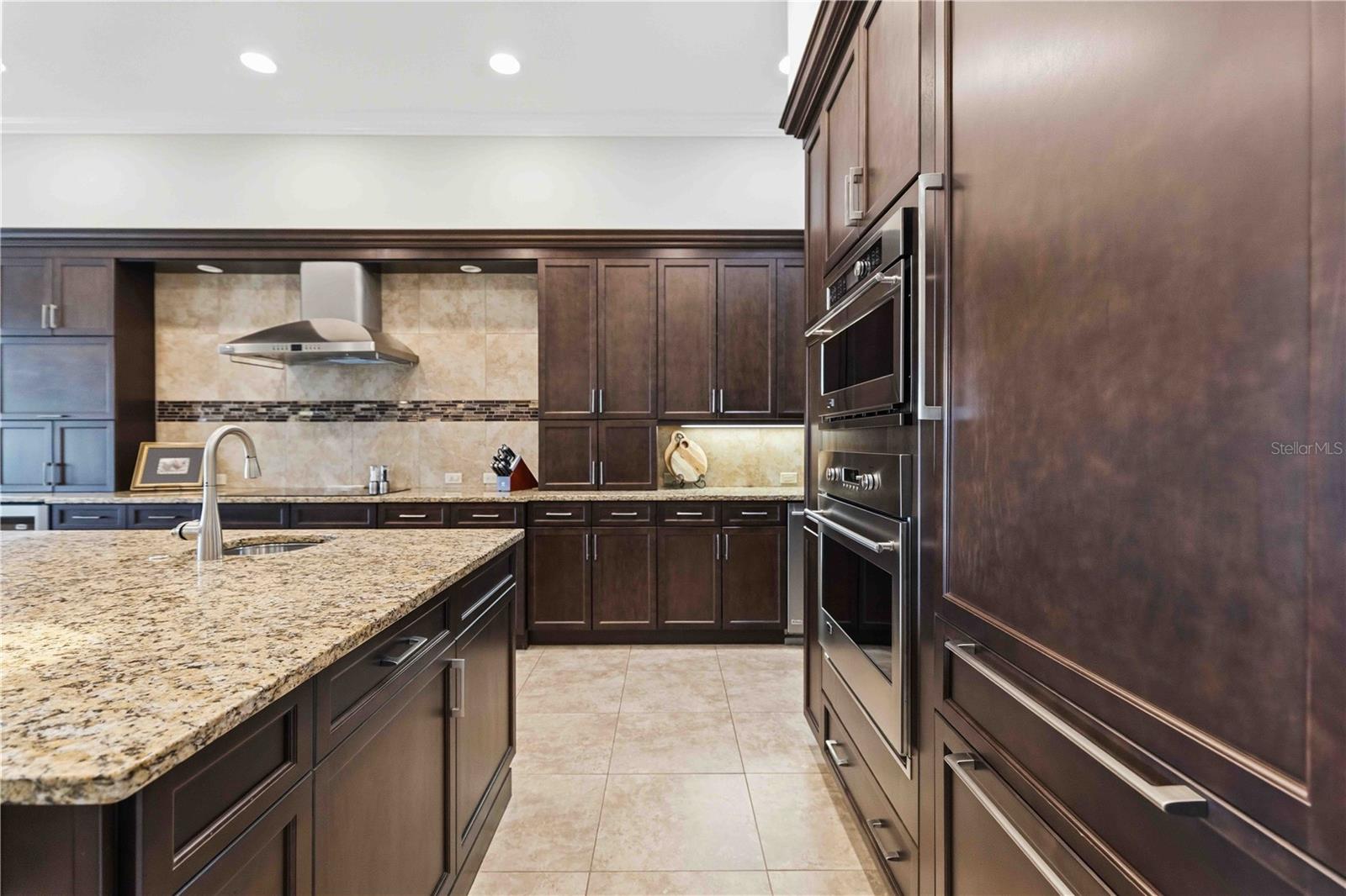 COUNTRY CLUB EAST AT LAKEWD RNCH TT - Residential