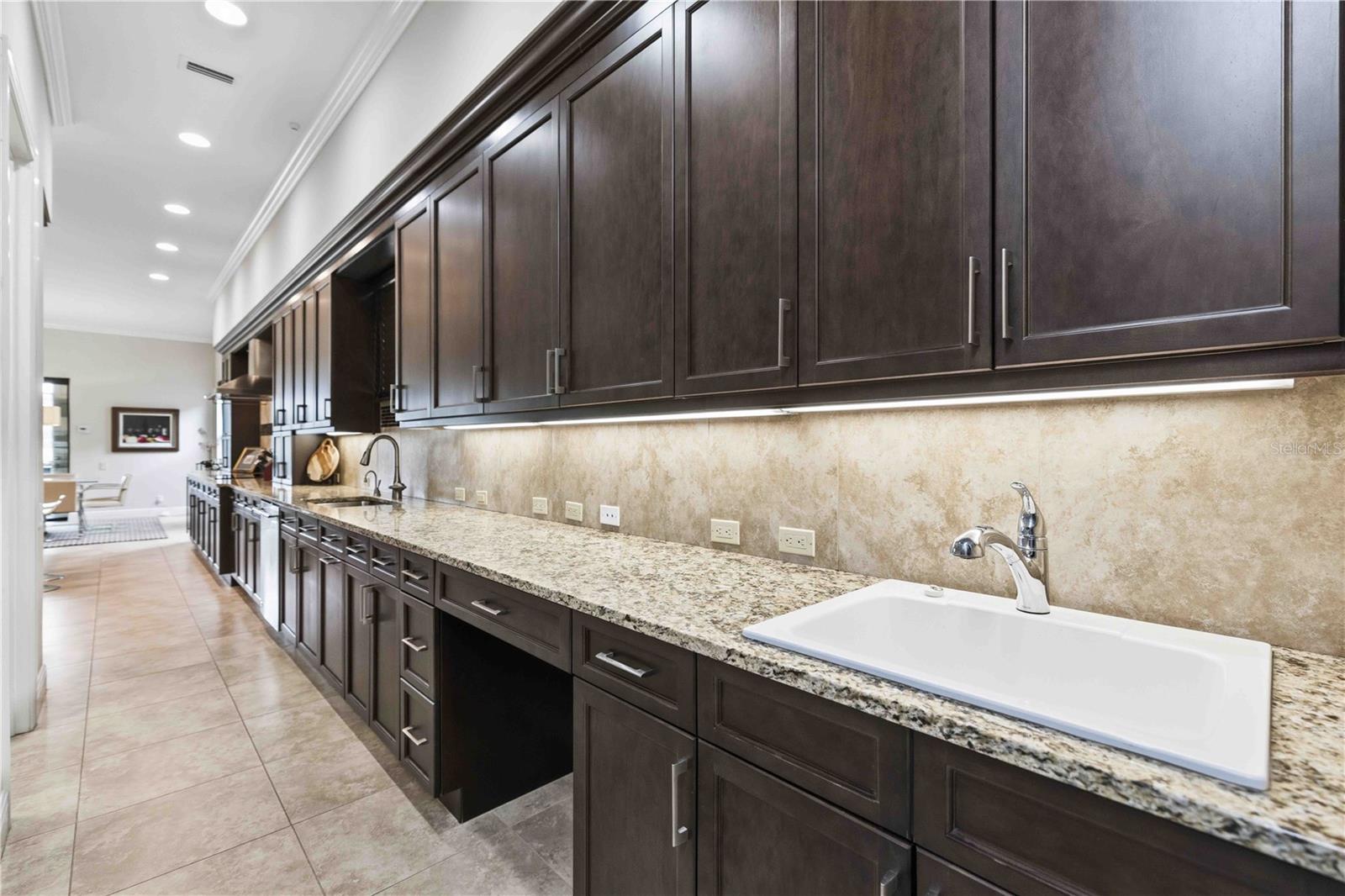 COUNTRY CLUB EAST AT LAKEWD RNCH TT - Residential