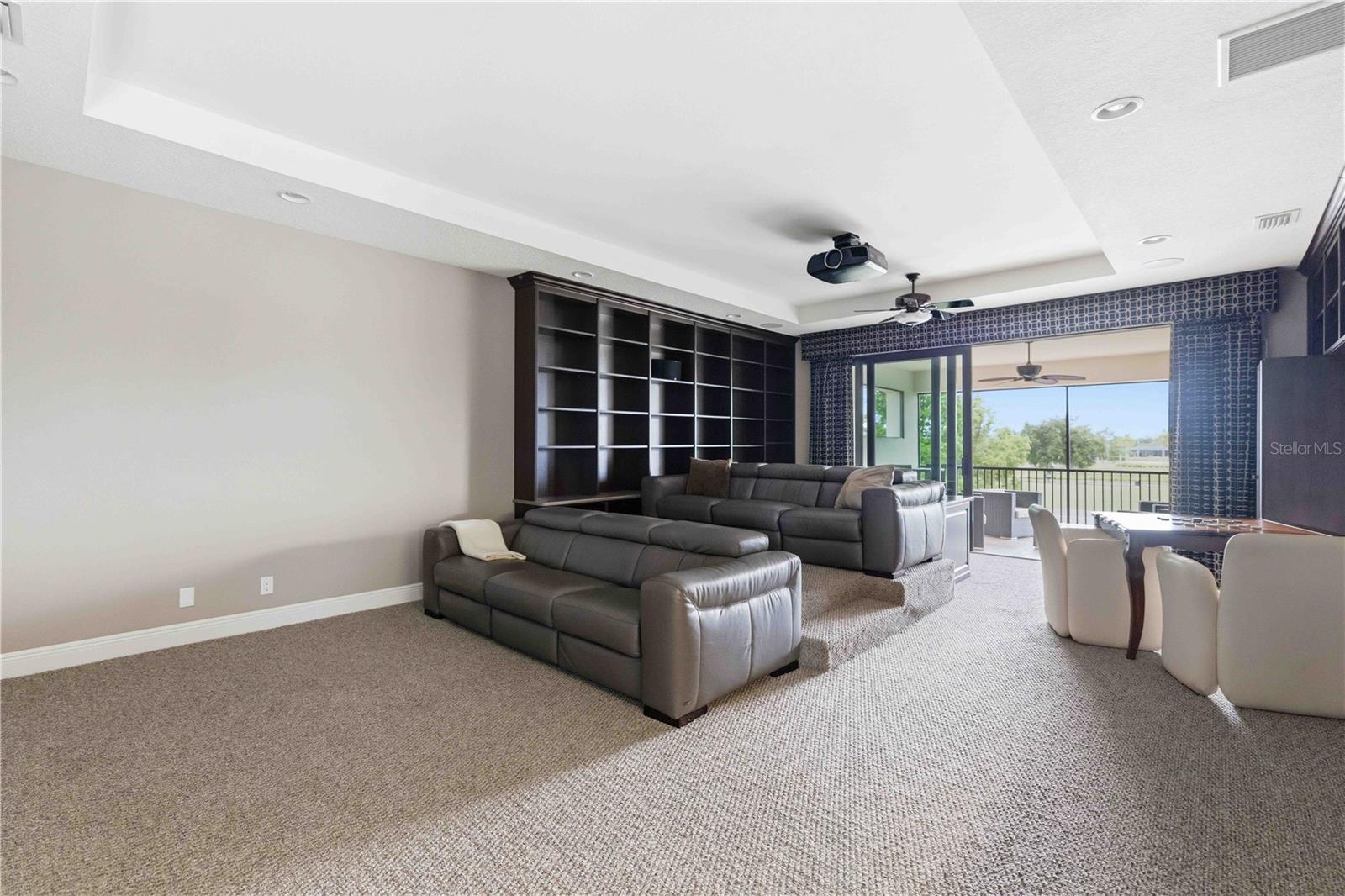 COUNTRY CLUB EAST AT LAKEWD RNCH TT - Residential