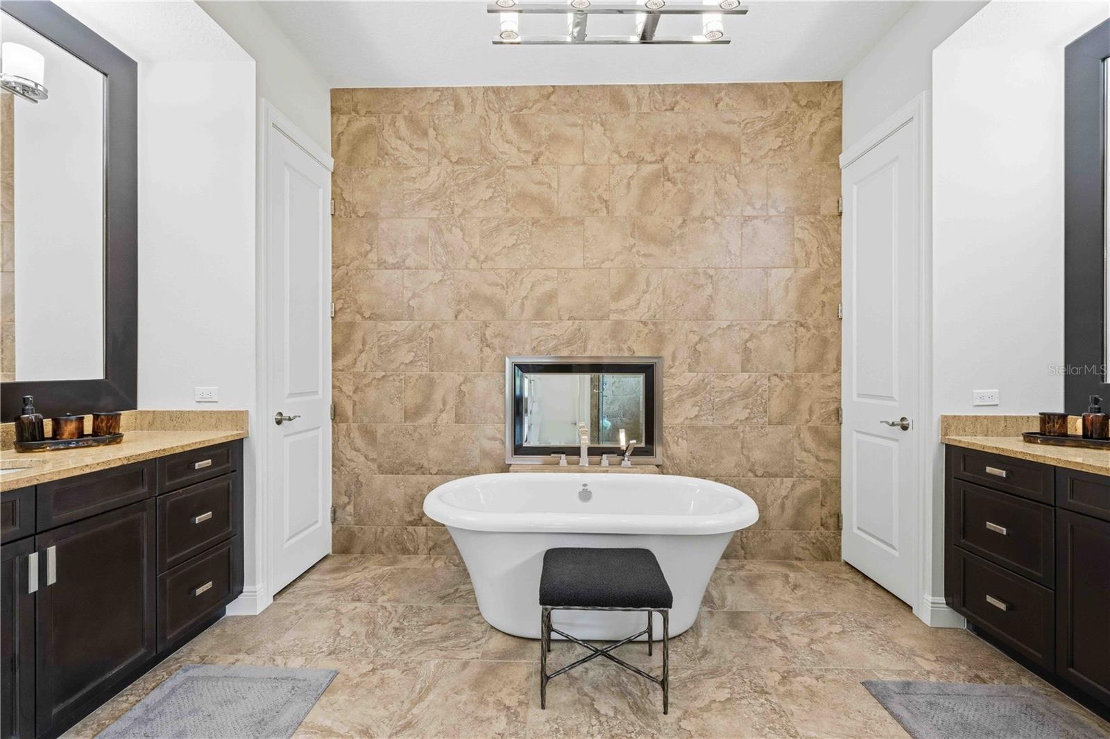 COUNTRY CLUB EAST AT LAKEWD RNCH TT - Residential