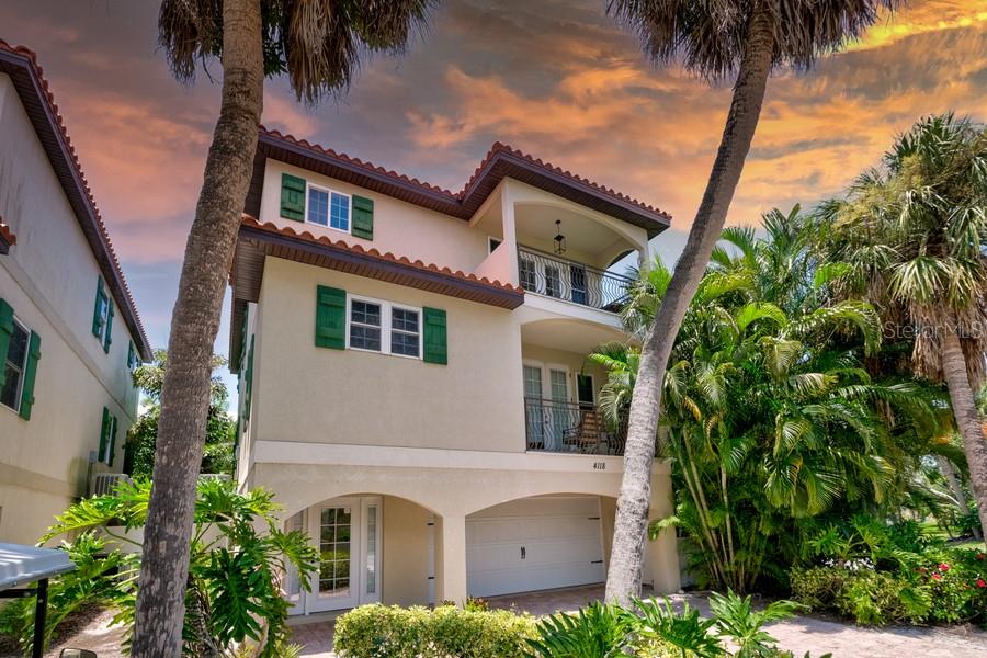 VILLAS ON FIFTH AVE - Residential
