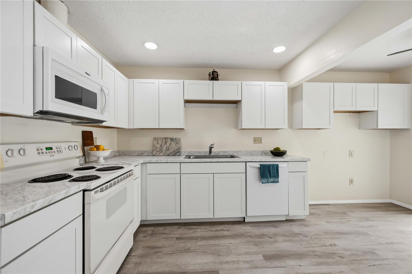HOURGLASS LAKES PH 1 - Residential