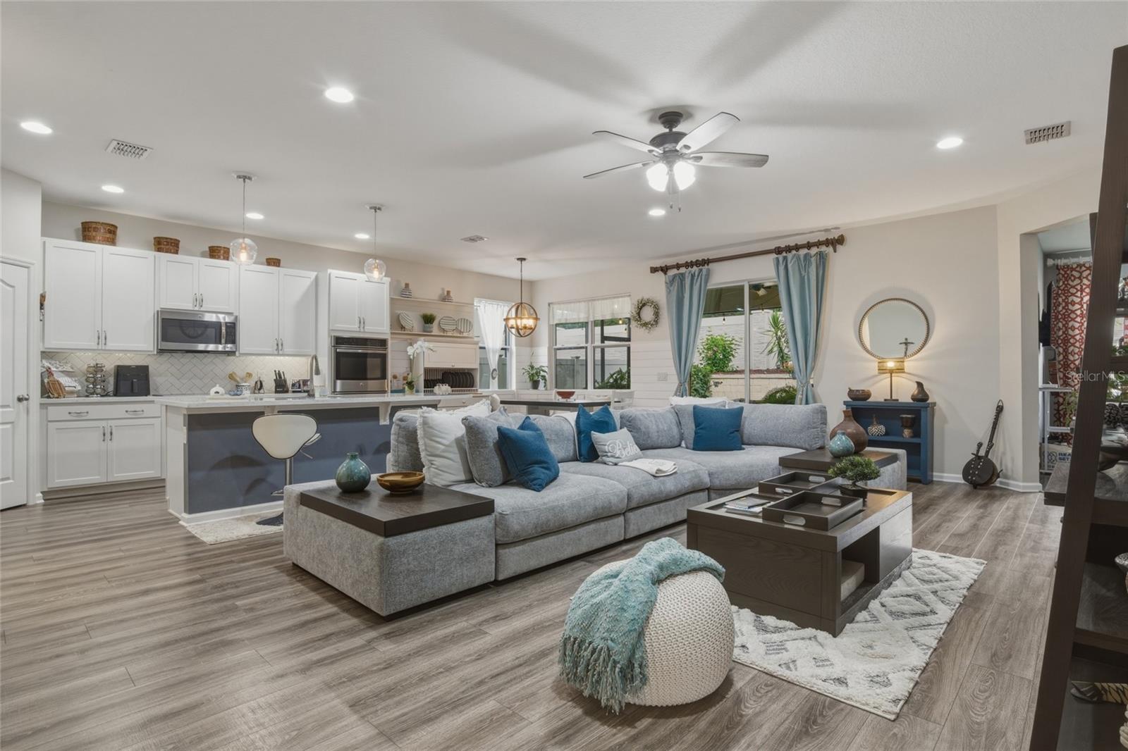 JOHN'S LAKE LANDING - Residential