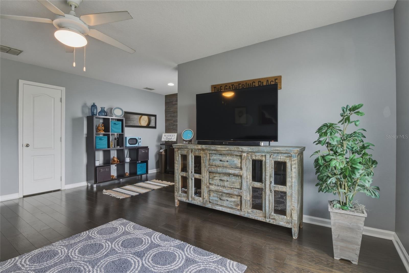 JOHN'S LAKE LANDING - Residential