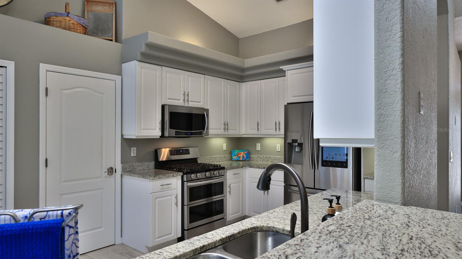 LIONSPAW ACCLAIM TR A - Residential