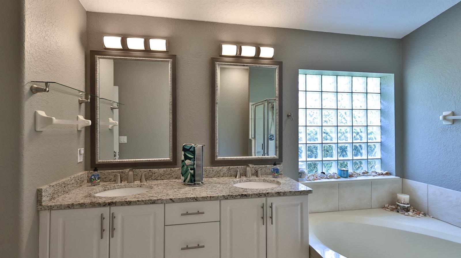 LIONSPAW ACCLAIM TR A - Residential