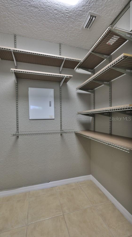 LIONSPAW ACCLAIM TR A - Residential