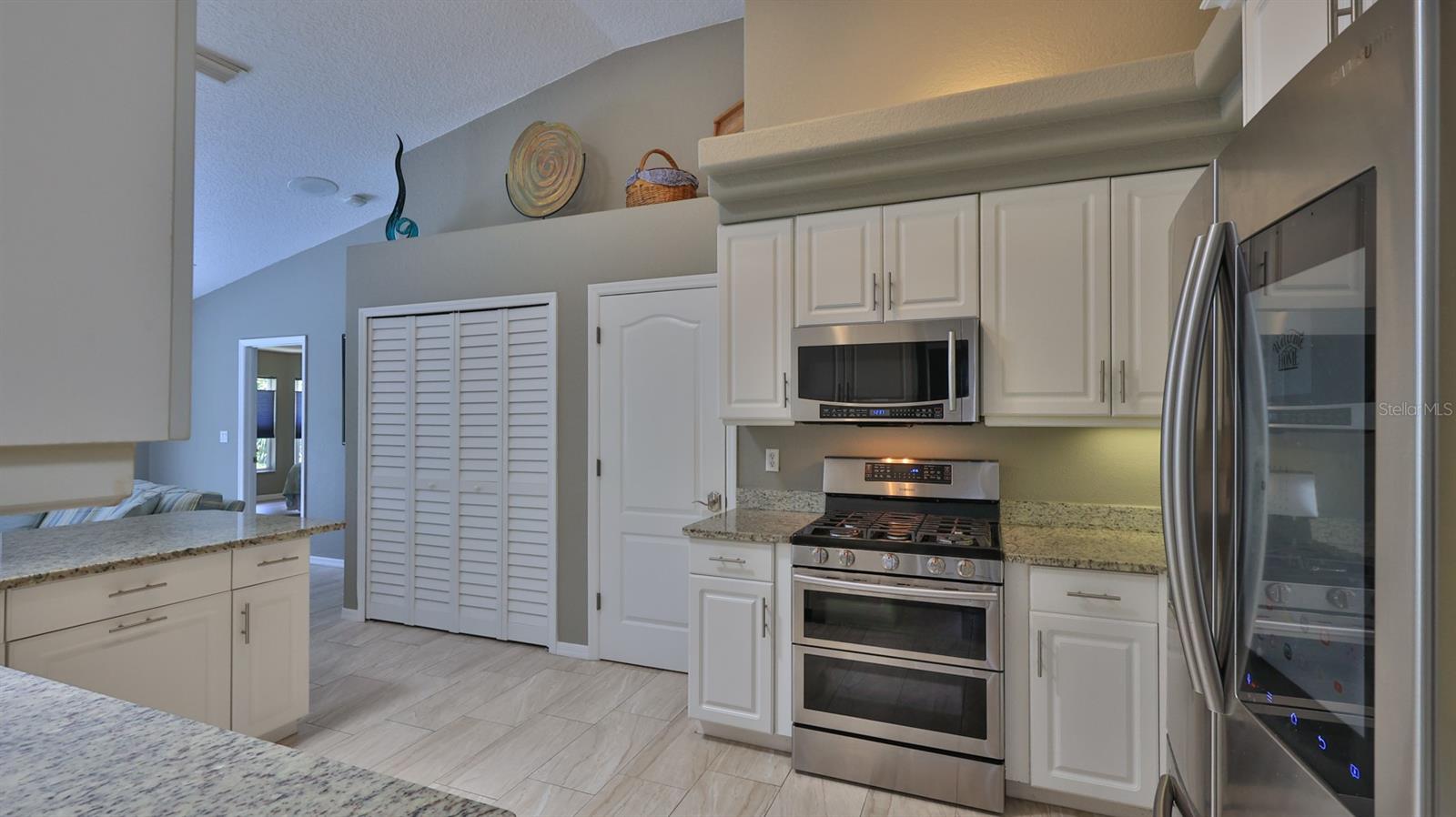 LIONSPAW ACCLAIM TR A - Residential