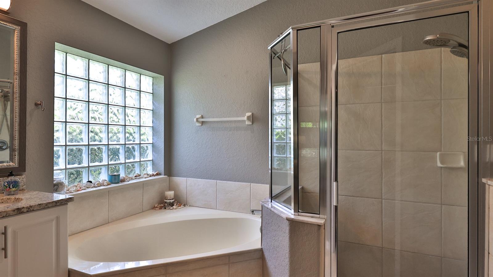 LIONSPAW ACCLAIM TR A - Residential