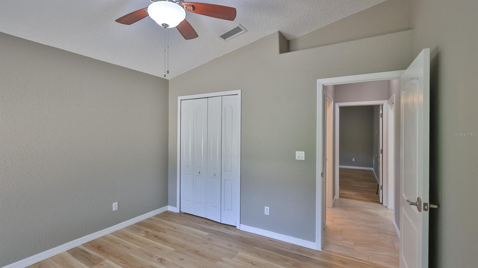 LIONSPAW ACCLAIM TR A - Residential