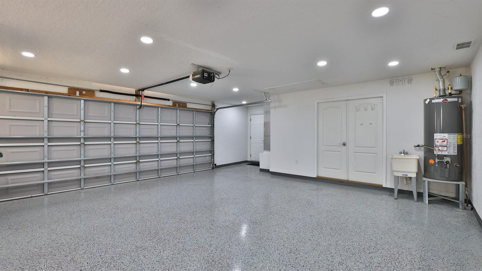 LIONSPAW ACCLAIM TR A - Residential