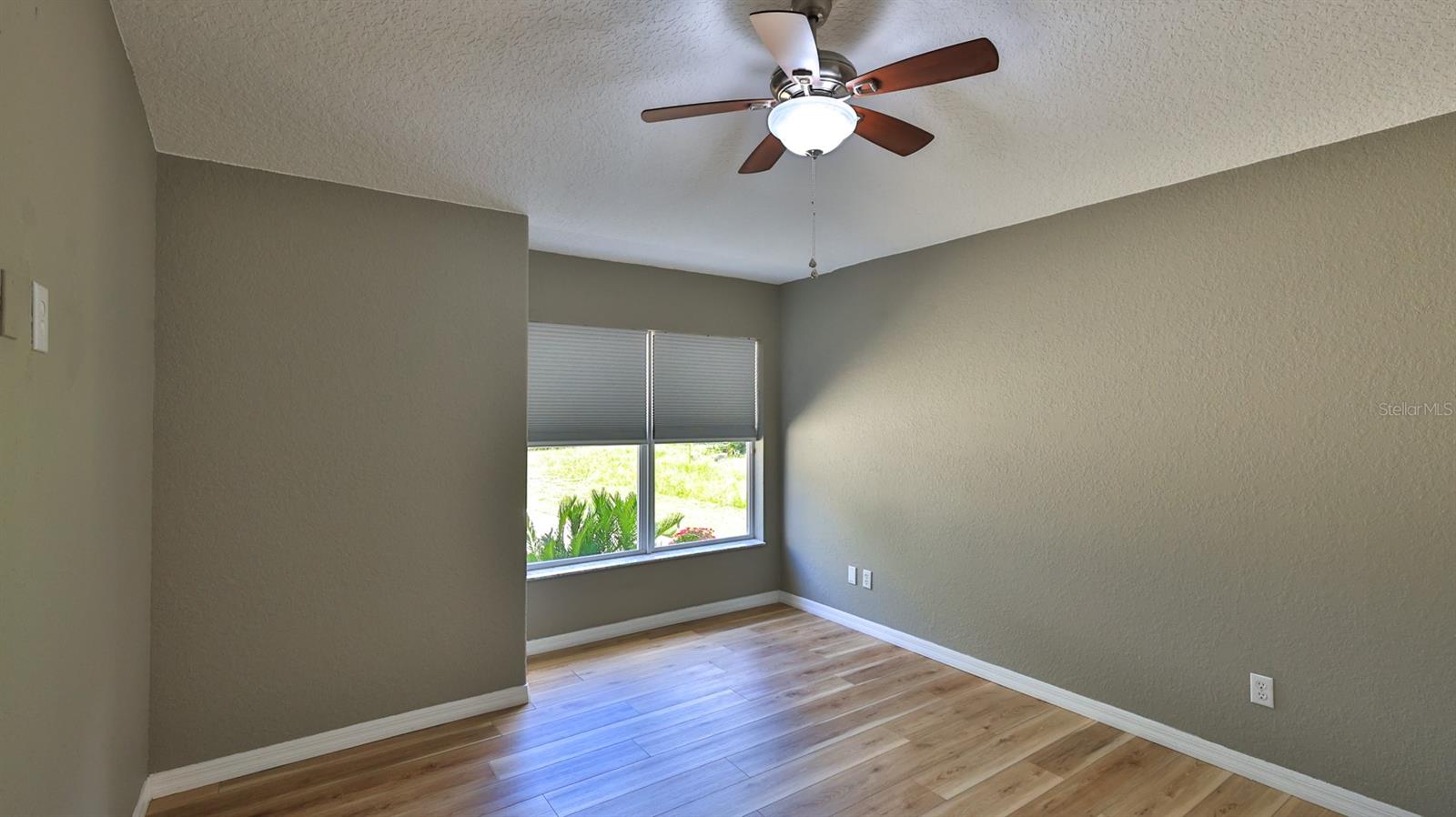 LIONSPAW ACCLAIM TR A - Residential