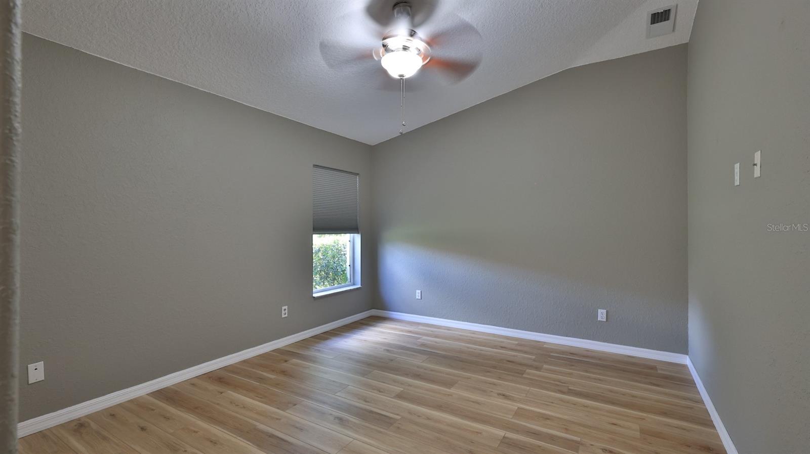 LIONSPAW ACCLAIM TR A - Residential