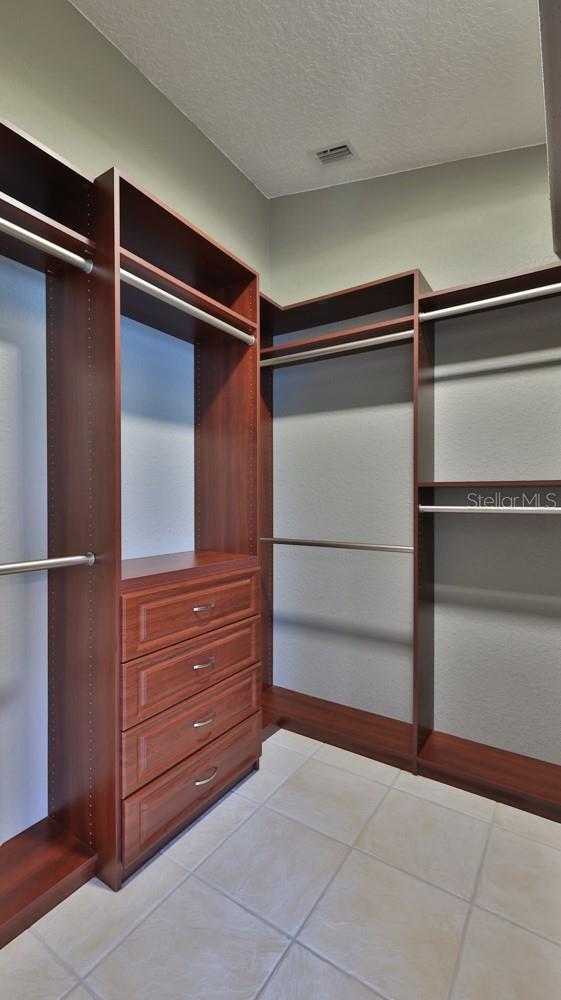 LIONSPAW ACCLAIM TR A - Residential