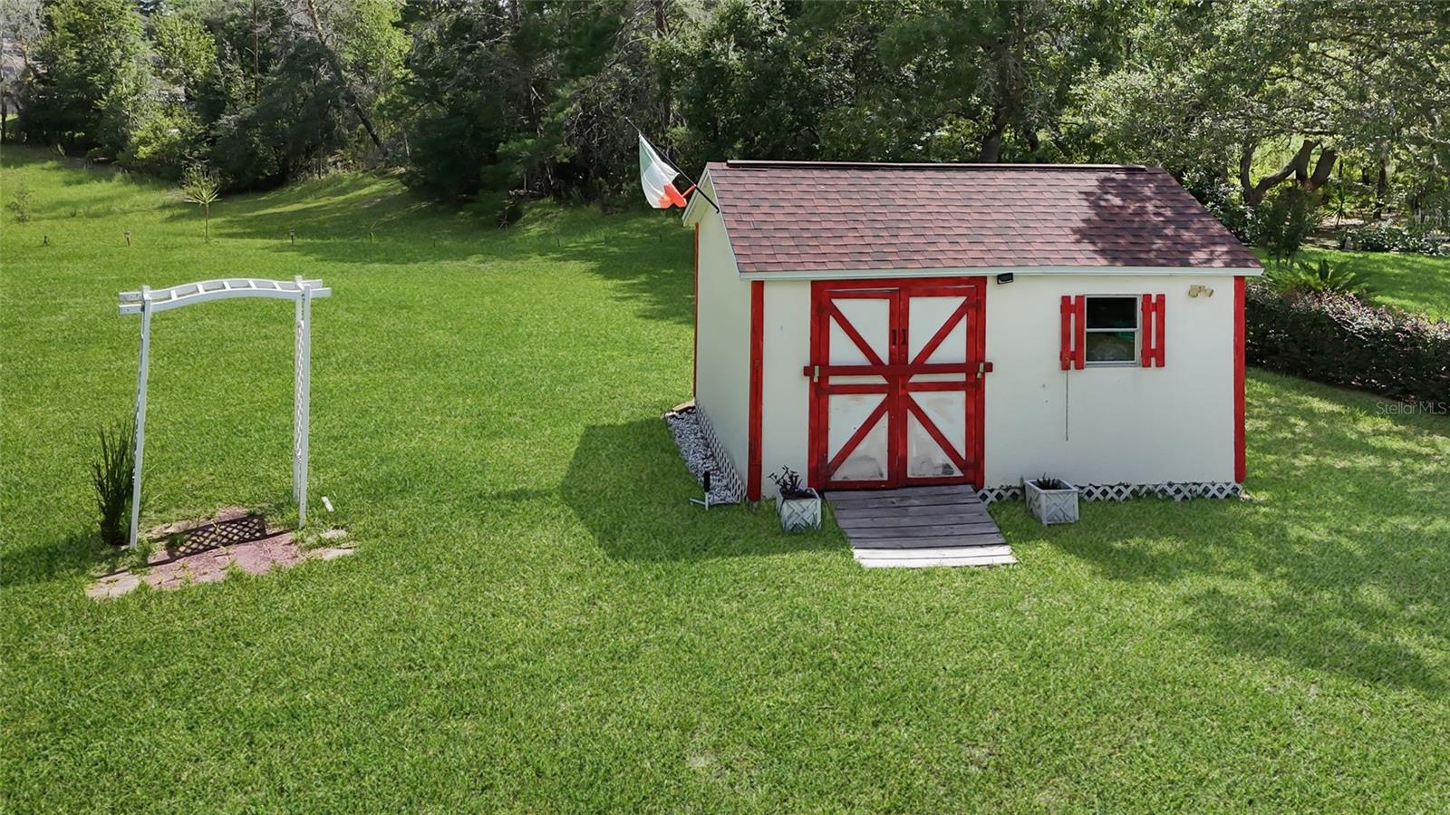 KINGSLAND COUNTRY ESTATES WHISPERING PINES - Residential