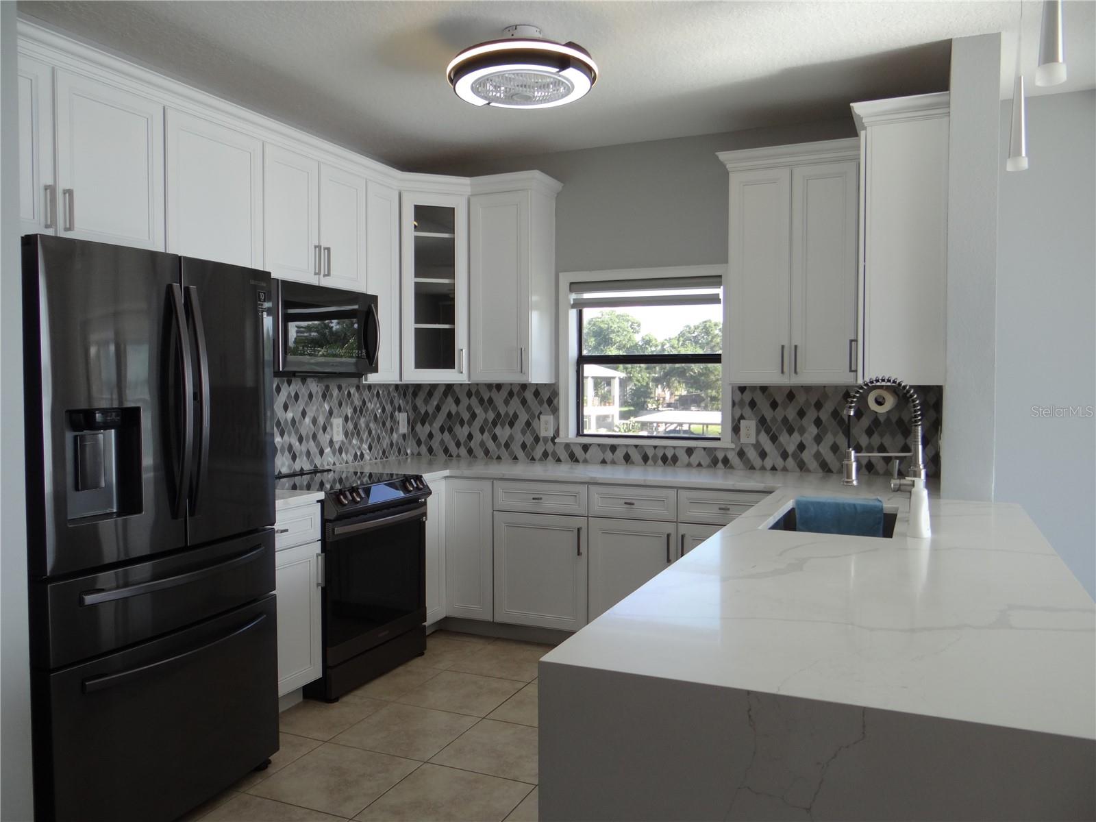 WINDWARD/LK CONWAY - Residential Lease